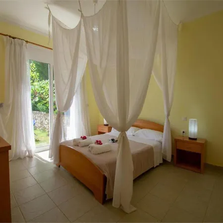 Corfu Beachfront Villa Barbati 1 * Pyrgi (Corfu)