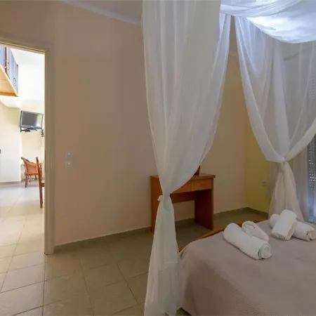 Corfu Beachfront Villa Barbati 1 *
