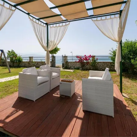 Corfu Beachfront Villa Barbati 1 *