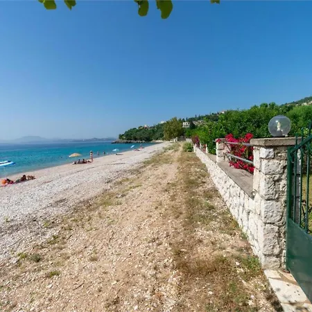 Corfu Beachfront Villa Barbati 1 *